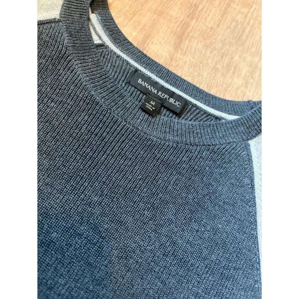 Banana Republic Sweater Medium Grey Colorblock Merino Wool Raglan Minimalist
